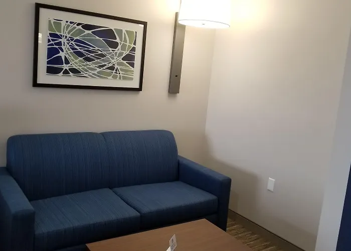 Holiday Inn Express & Suites - Lake Forest By Ihg