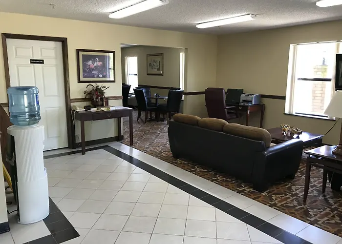 Clairmont Inn & Suites - Warren