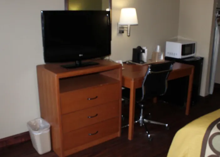 Super 8 By Wyndham Mobile/Tillmans Corner
