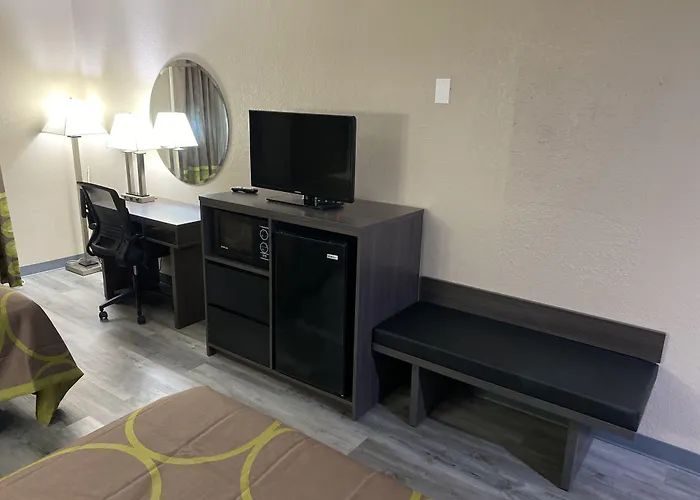 Super 8 By Wyndham Gainesville Tx