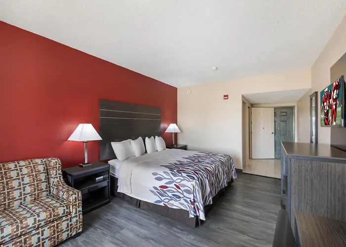 Red Roof Inn & Suites Austin East - Manor