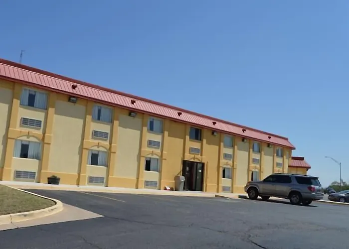 Super 8 By Wyndham Clinton Ok