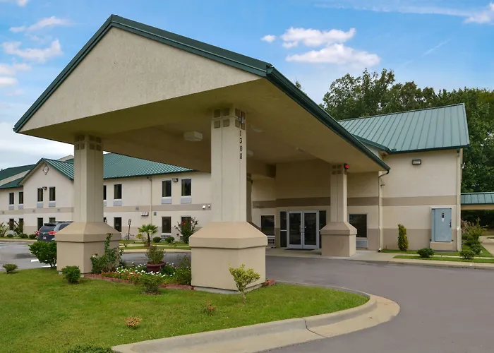 Star City Inn & Suites
