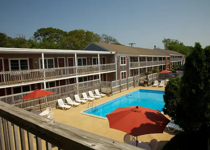 Holiday Hill Inn & Suites