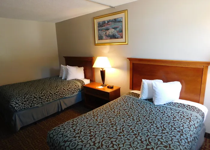 Days Inn By Wyndham West Branch Iowa City Area