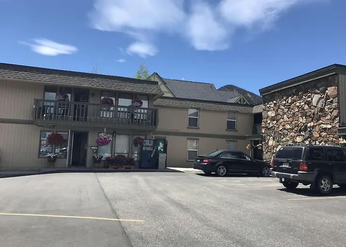 Snowshoe Motel