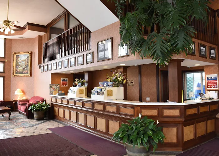 Hamilton Inn Select Beachfront Mackinaw City