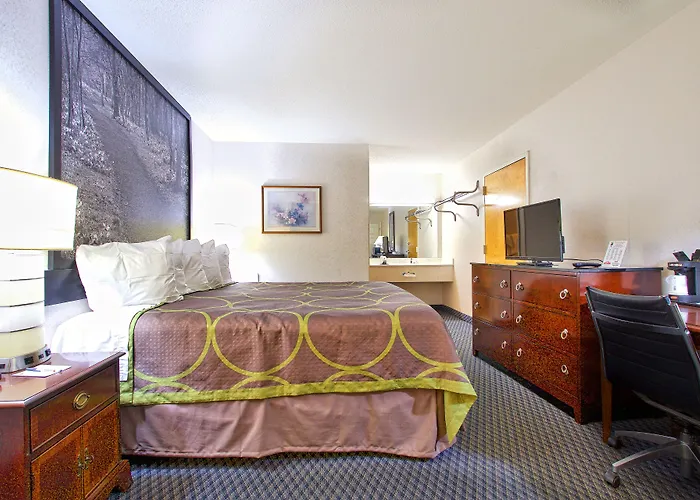 Super 8 By Wyndham Christiansburg