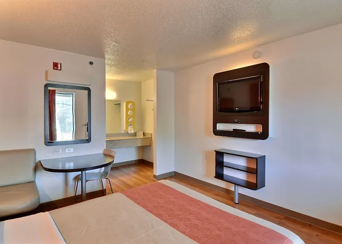 Motel 6-Tewksbury, Ma - Boston