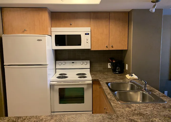 Woodlands Inn & Suites