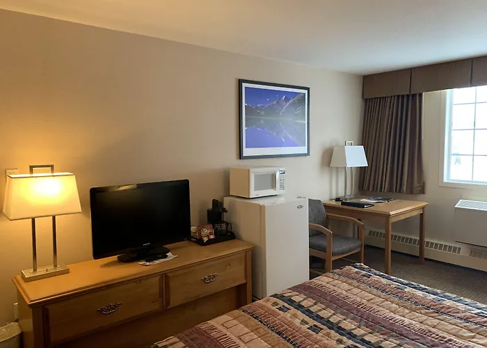 Woodlands Inn & Suites