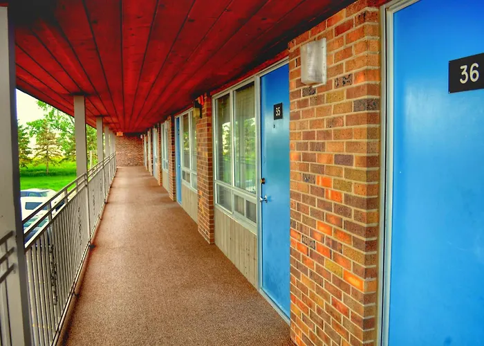 Thunderbird Lodge