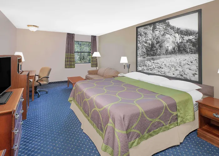 Super 8 By Wyndham Lowell/Bentonville/Rogers Area