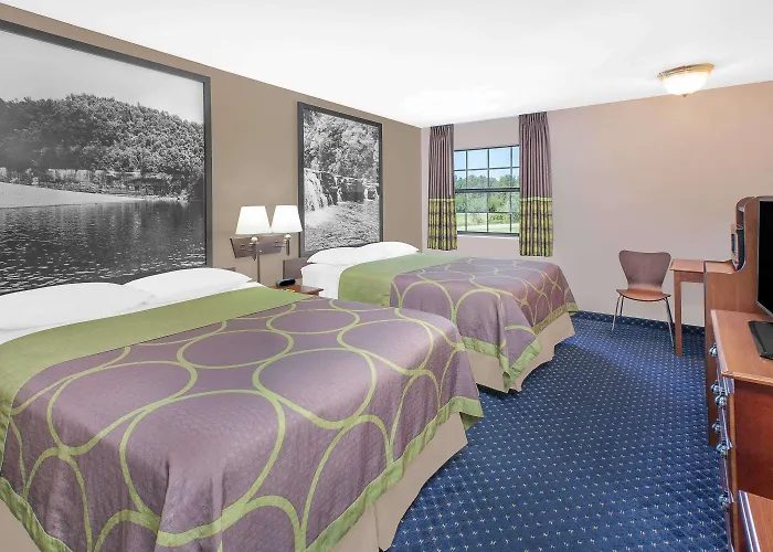 Super 8 By Wyndham Lowell/Bentonville/Rogers Area