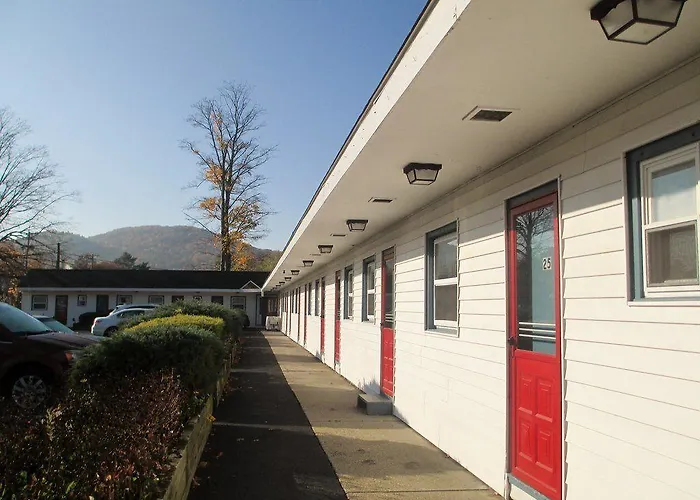 Monument Mountain Motel