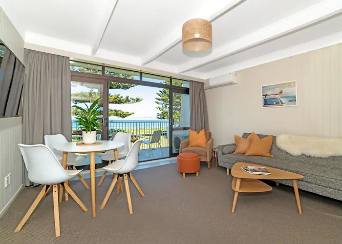 Whispering Sands Beachfront Motel