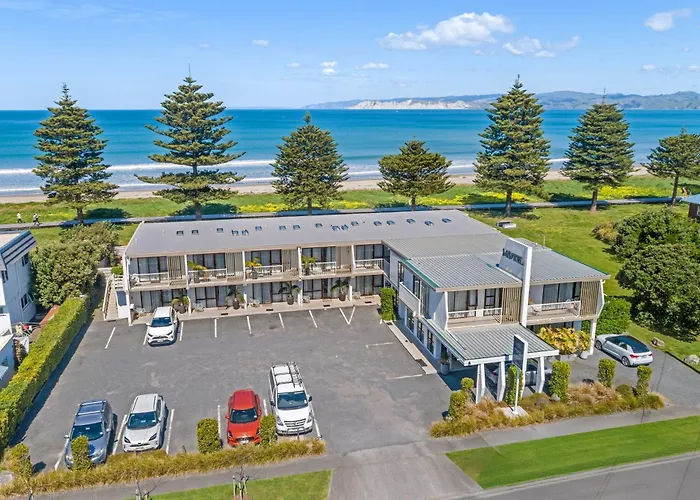 Whispering Sands Beachfront Motel