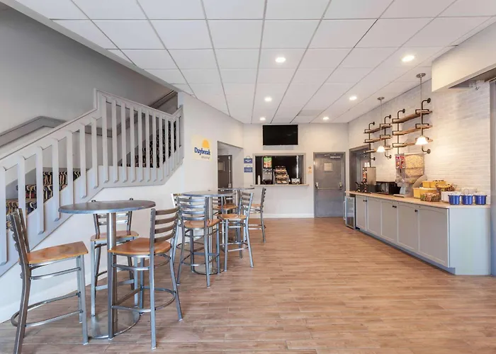 Days Inn & Suites By Wyndham Lancaster Amish Country