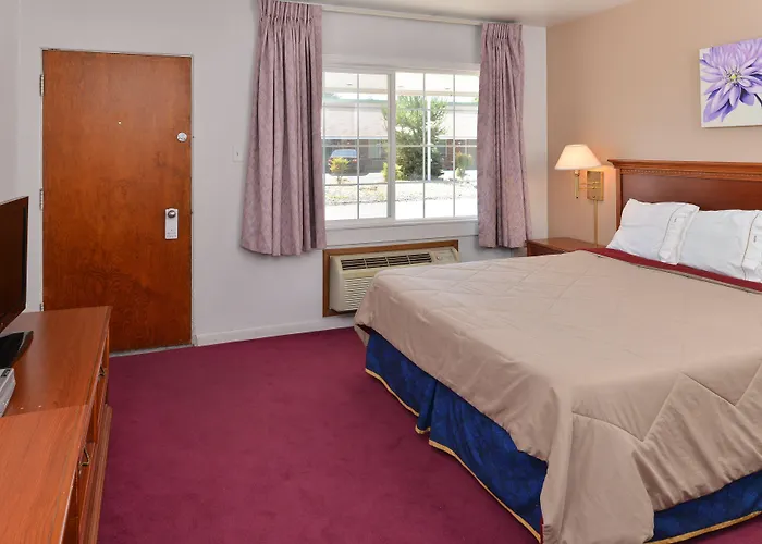 Majestic Inn & Suites
