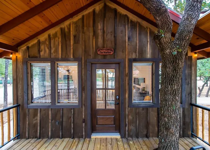 The Warbler Treehouse 15 Min To Magnolia Baylor