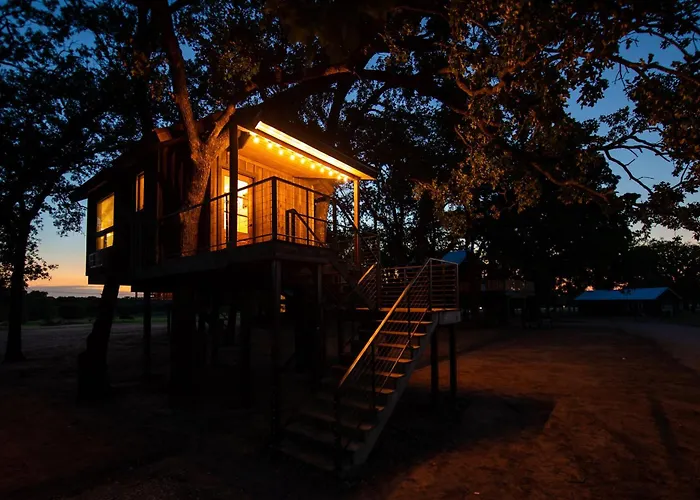 The Robin Treehouse 15 Min To Magnolia Baylor