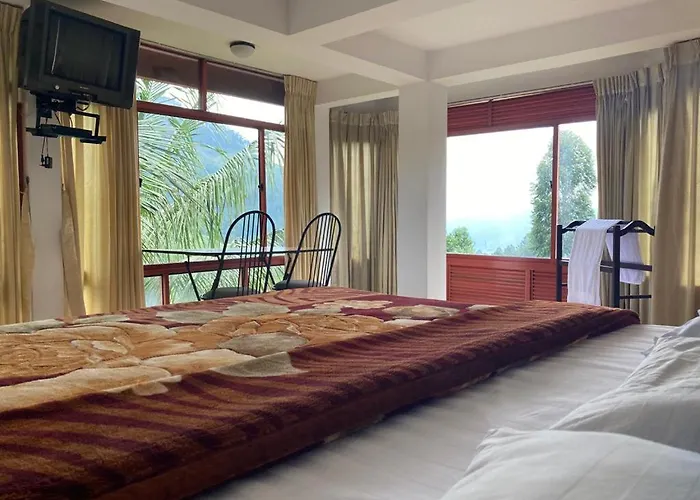 Channa Hotel And Rest Labookellie
