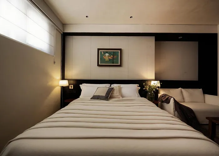 Dali Yuanlu Hanging Garden Hotel, Located In The Center Of Dali Old City, Has Rich Cultural Heritage, Convenient Travel, Butler Service, Free Parking, Free Breakfast, Afternoon Tea, Coffee, Mini Bar, And Traditional Chinese Tea