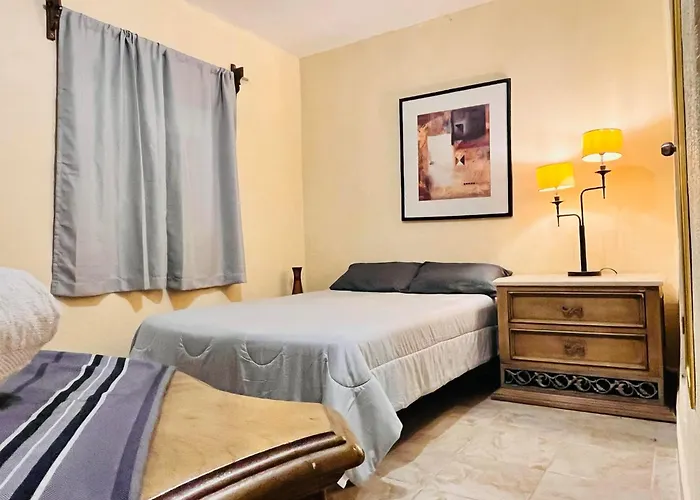 Hotel 305