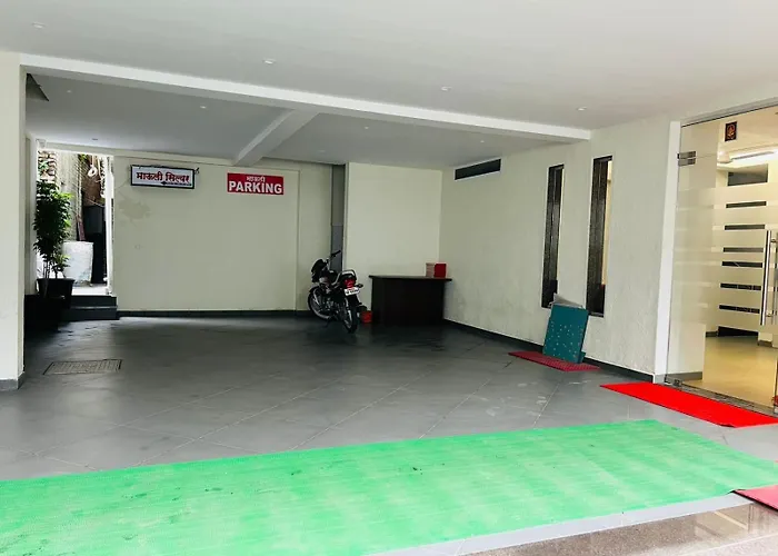Hotel Mauli Lodging