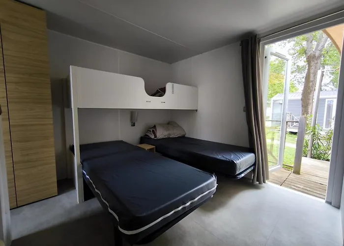 La Yole Mobil-Home Bord De Mer Et Grand Espace Aquatique