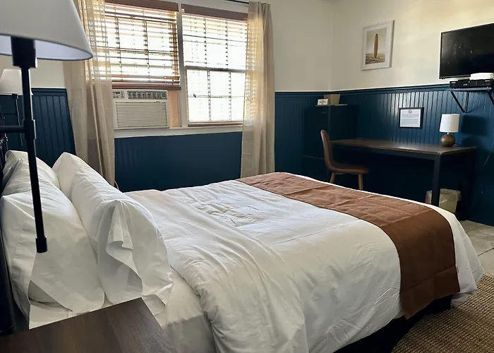 Budget Host East End Riverhead