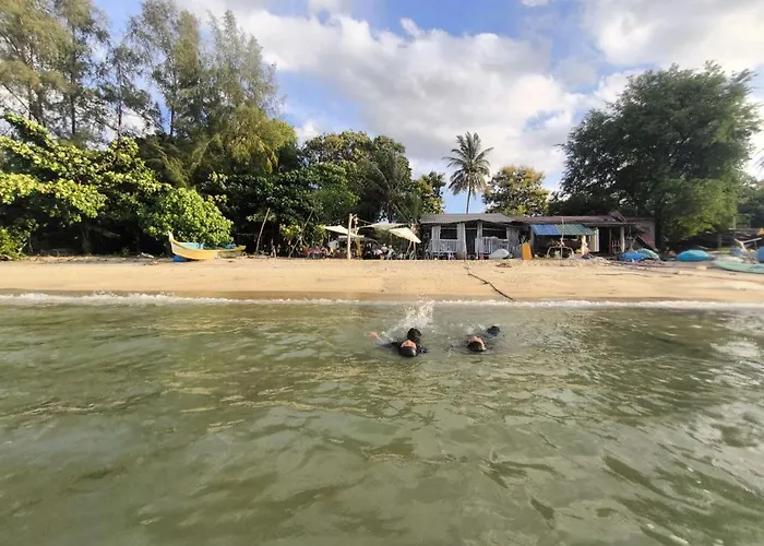 Aura Bluewave Beach House And Mini Beach Cafe