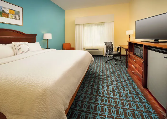 Fairfield Inn & Suites By Marriott Marshall