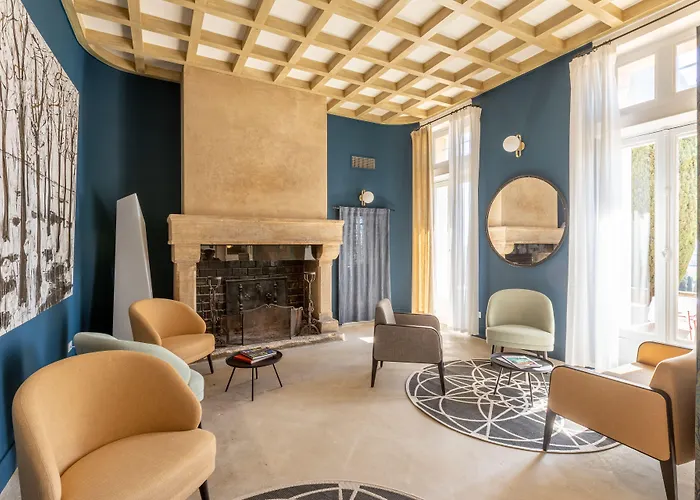 Hostellerie Du Chateau Des Fines Roches