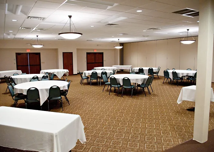Baymont By Wyndham Jamestown Conference Center & Water Park
