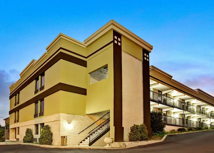 Super 8 By Wyndham Raleigh Downtown