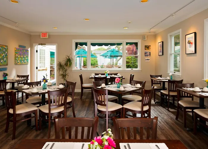 Wellfleet Lodge