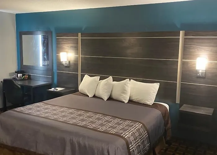 Faribault Hometown Inn & Suites