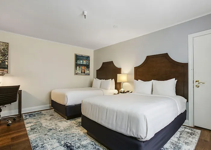 St Charles Inn, Superior Hotel