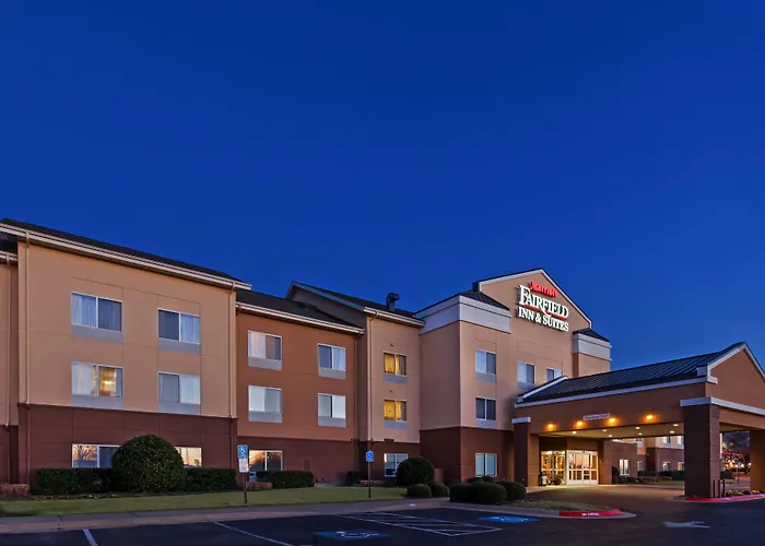 Fairfield Inn & Suites By Marriott Rogers