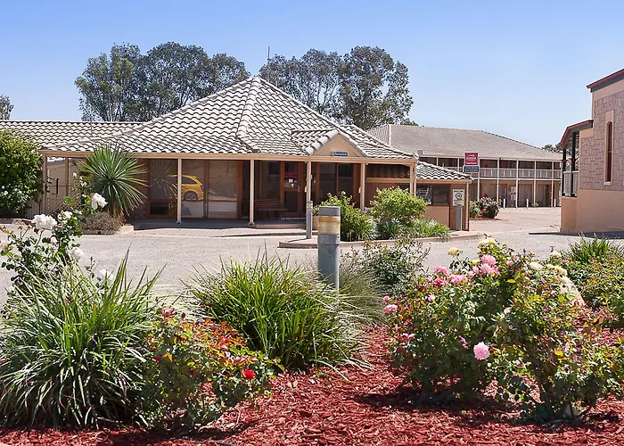 Standpipe Golf Motor Inn