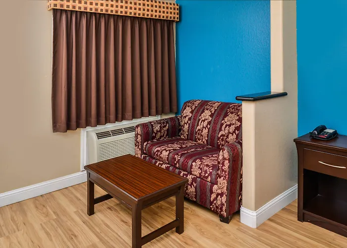 Scottish Inn And Suites Highway Six South
