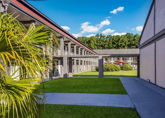 Red Roof Inn Savannah - Richmond Hill I-95