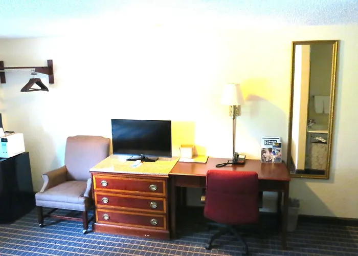 Budget Host Airport Inn
