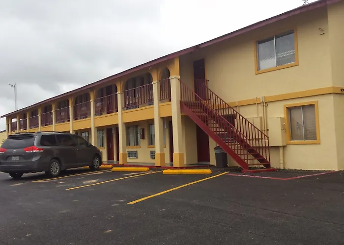Carefree Inn Flatonia