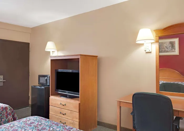 Knights Inn Pine Brook