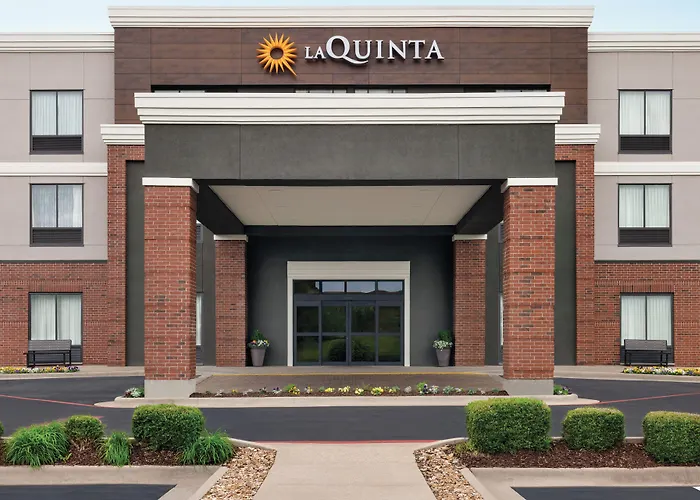 La Quinta Inn & Suites By Wyndham Springfield Airport Rte 66
