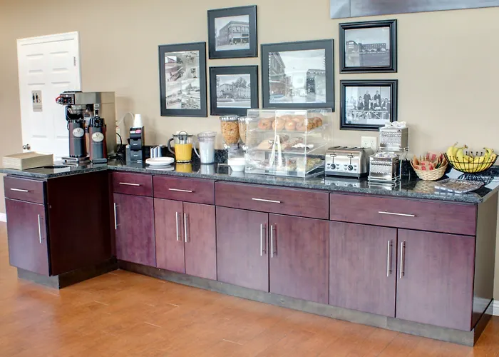 Luxbury Inn & Suites