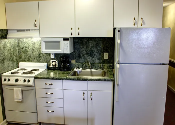 Luxbury Inn & Suites