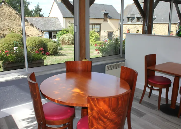 Logis Hotel Lodge La Valette
